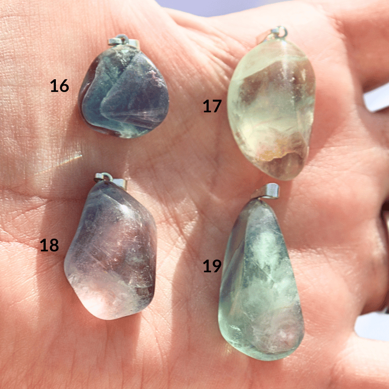 🌈 Fluorite — Pendentif Pierre Roulée : Concentration, Clarté Mentale & Protection - Bijoux en pierre De la terre à la lune