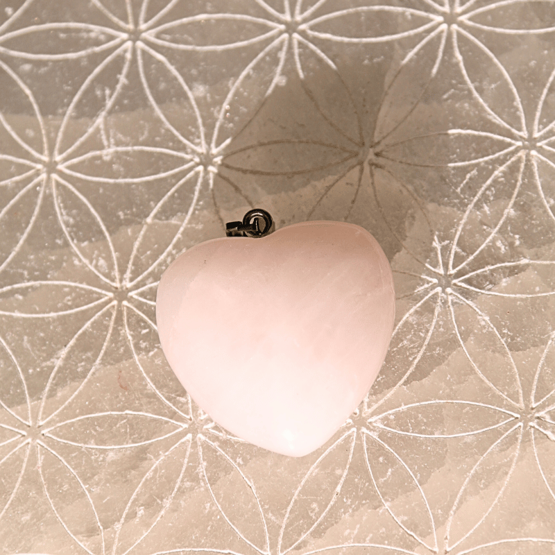 đ Quartz Rose â Pendentif CĆur 30 mm : Amour, Douceur & GuĂ©rison Ămotionnelle - Bijoux en pierre De la terre Ă la lune