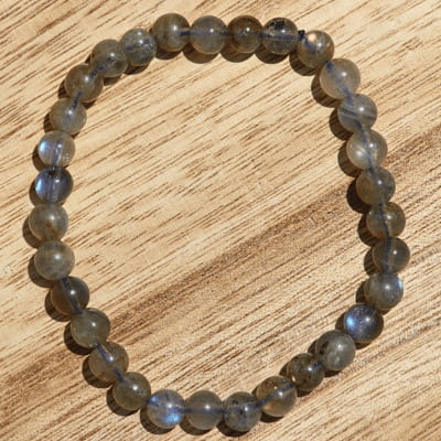 🛡 Bouclier de Lumière – Labradorite A - Bijoux en pierre De la terre à la lune