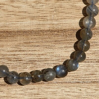 🛡 Bouclier de Lumière – Labradorite A - Bijoux en pierre De la terre à la lune