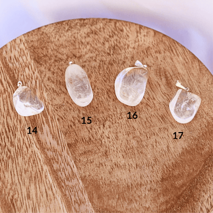 🤍 Cristal de Roche — Pendentif Pierre Roulée : Clarté, Harmonisation &amp; Énergie Pure - Bijoux en pierre De la terre à la lune