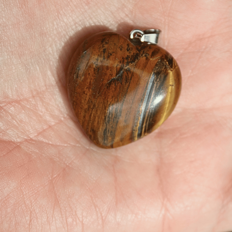 🐯 Œil de Tigre — Pendentif Cœur 30 mm : Protection, Force &amp; Confiance - Bijoux en pierre De la terre à la lune
