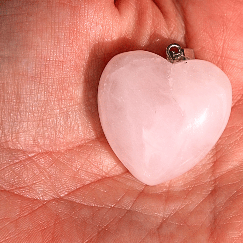 💗 Quartz Rose — Pendentif Cœur 30 mm : Amour, Douceur &amp; Guérison Émotionnelle - Bijoux en pierre De la terre à la lune