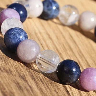 🌙 Silence Intérieur – Sodalite, Cristal de Roche, Lépidolite - Bijoux en pierre De la terre à la lune